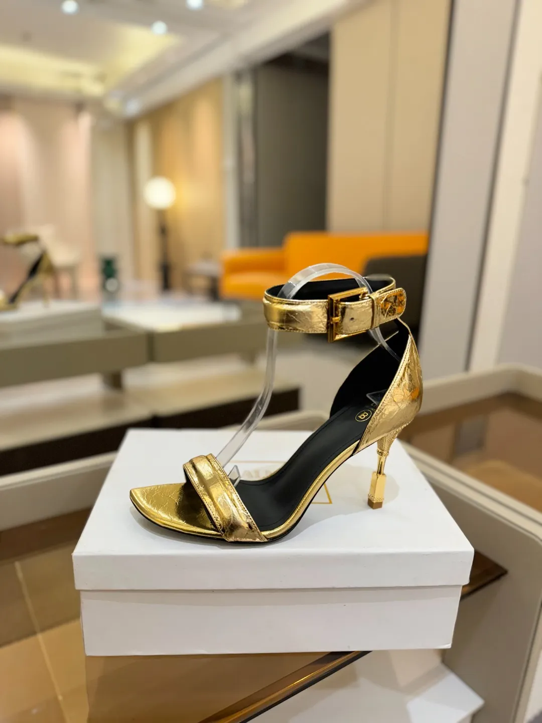 Balmain ゴールド ハイヒールサンダル ファッション