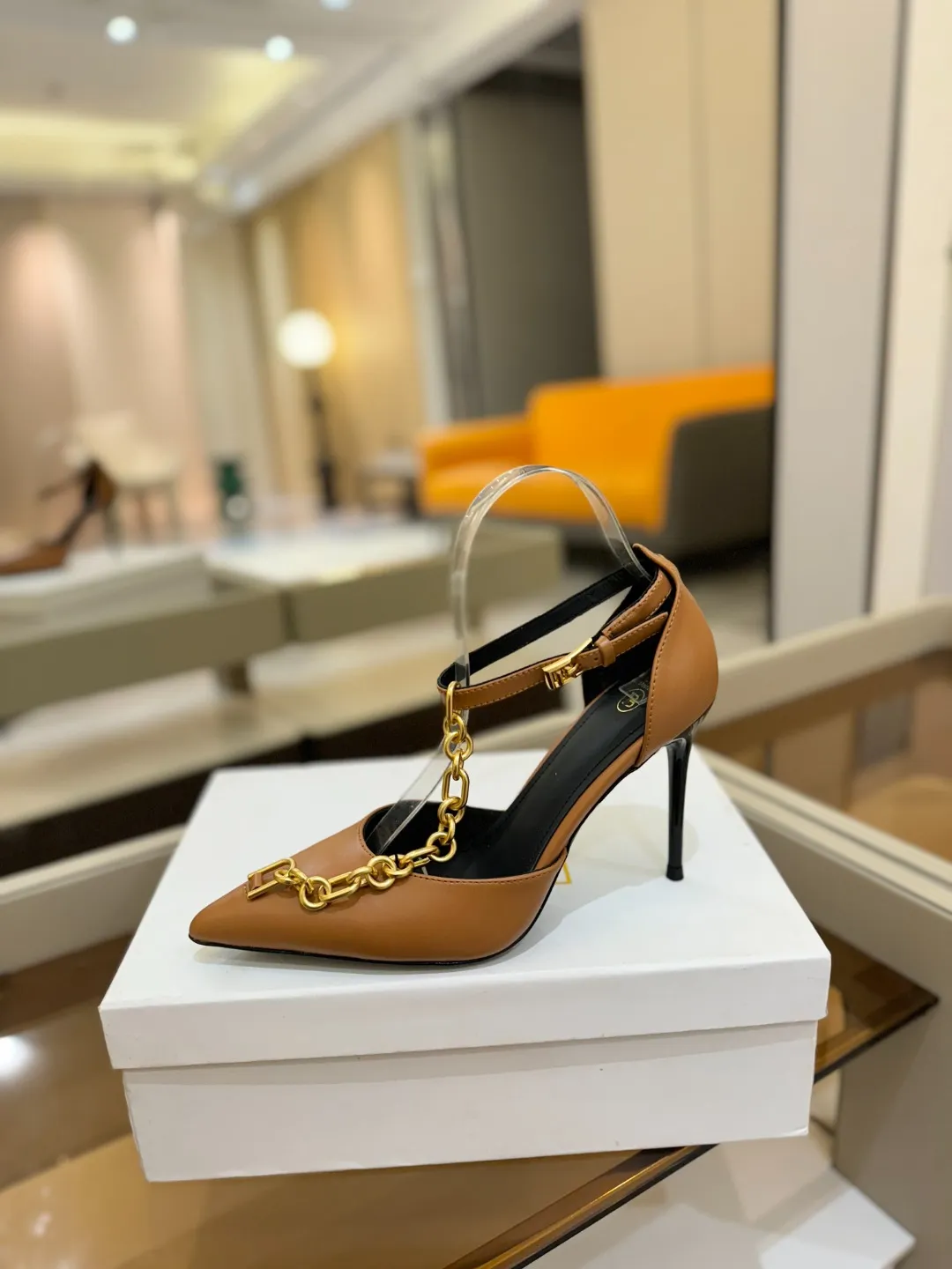 Balmain 2025春夏ブラウンハイヒールサンダル