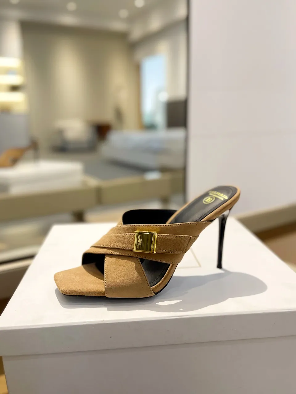 Balmain 2024春夏カーキハイヒールのスリッパ