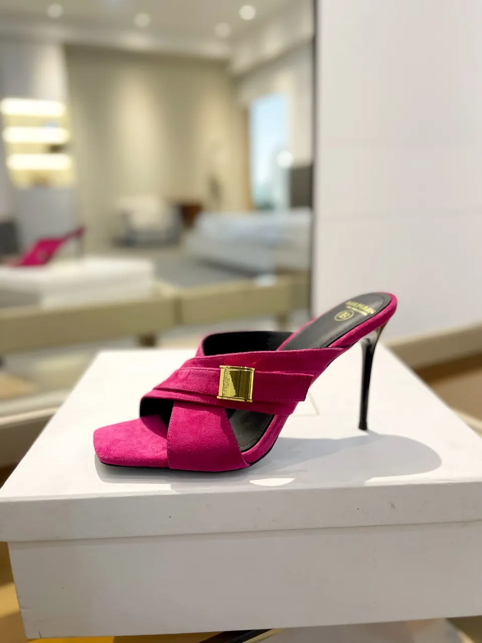 ピエールバルマン ピンク ハイヒールのスリッパ