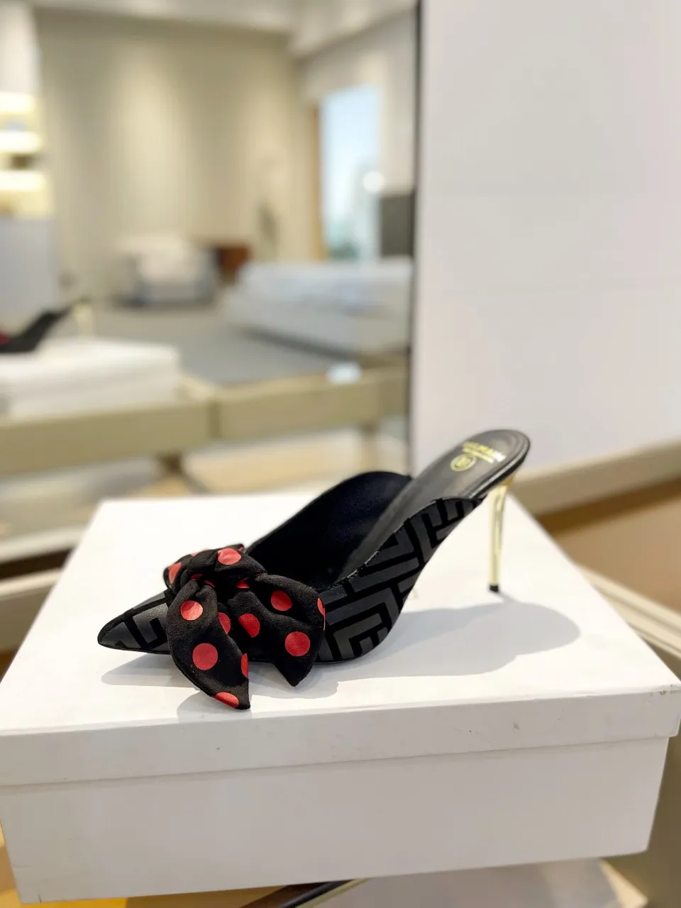 Balmain 2024春夏リボンハイヒールのスリッパ黒色ファッション