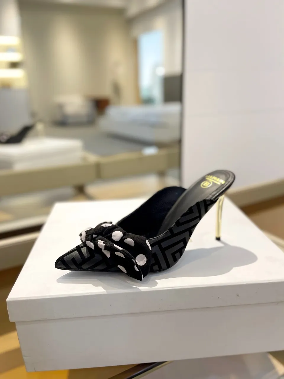 Balmain 2024春夏リボンハイヒールのスリッパ黒色ファッション