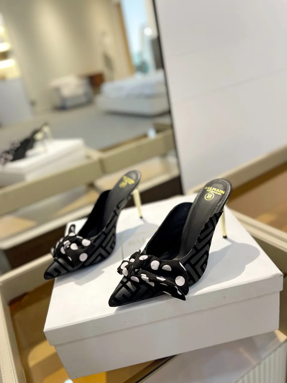 Balmain 2024春夏リボンハイヒールのスリッパ黒色ファッション - 画像 (5)