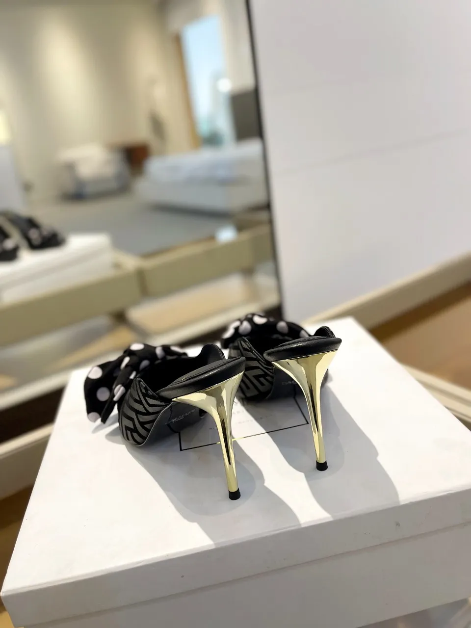 Balmain 2024春夏リボンハイヒールのスリッパ黒色ファッション - 画像 (8)