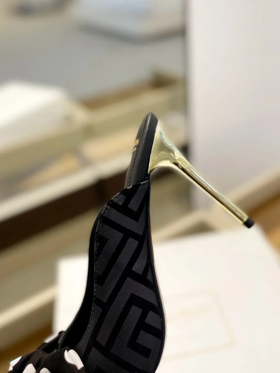 Balmain 2024春夏リボンハイヒールのスリッパ黒色ファッション - 画像 (9)