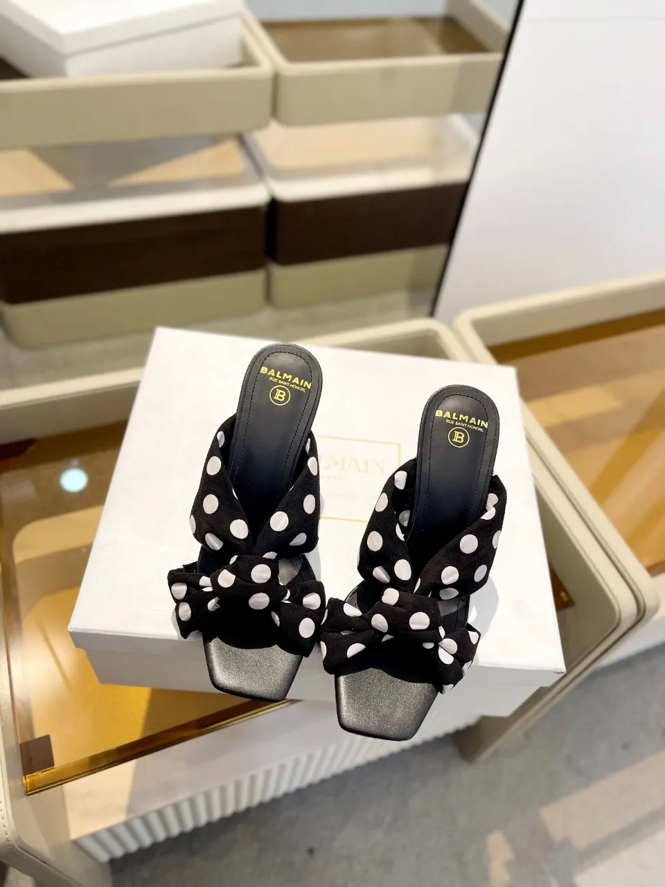 Balmain 2024春夏ポルカドットハイヒールのスリッパブラック - 画像 (4)