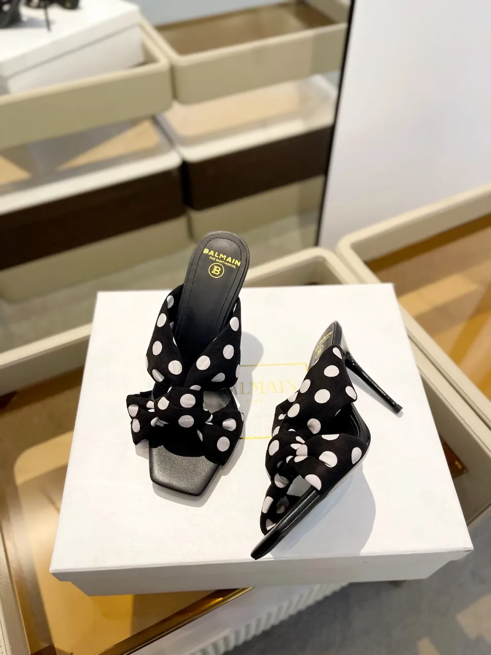 Balmain 2024春夏ポルカドットハイヒールのスリッパブラック - 画像 (7)