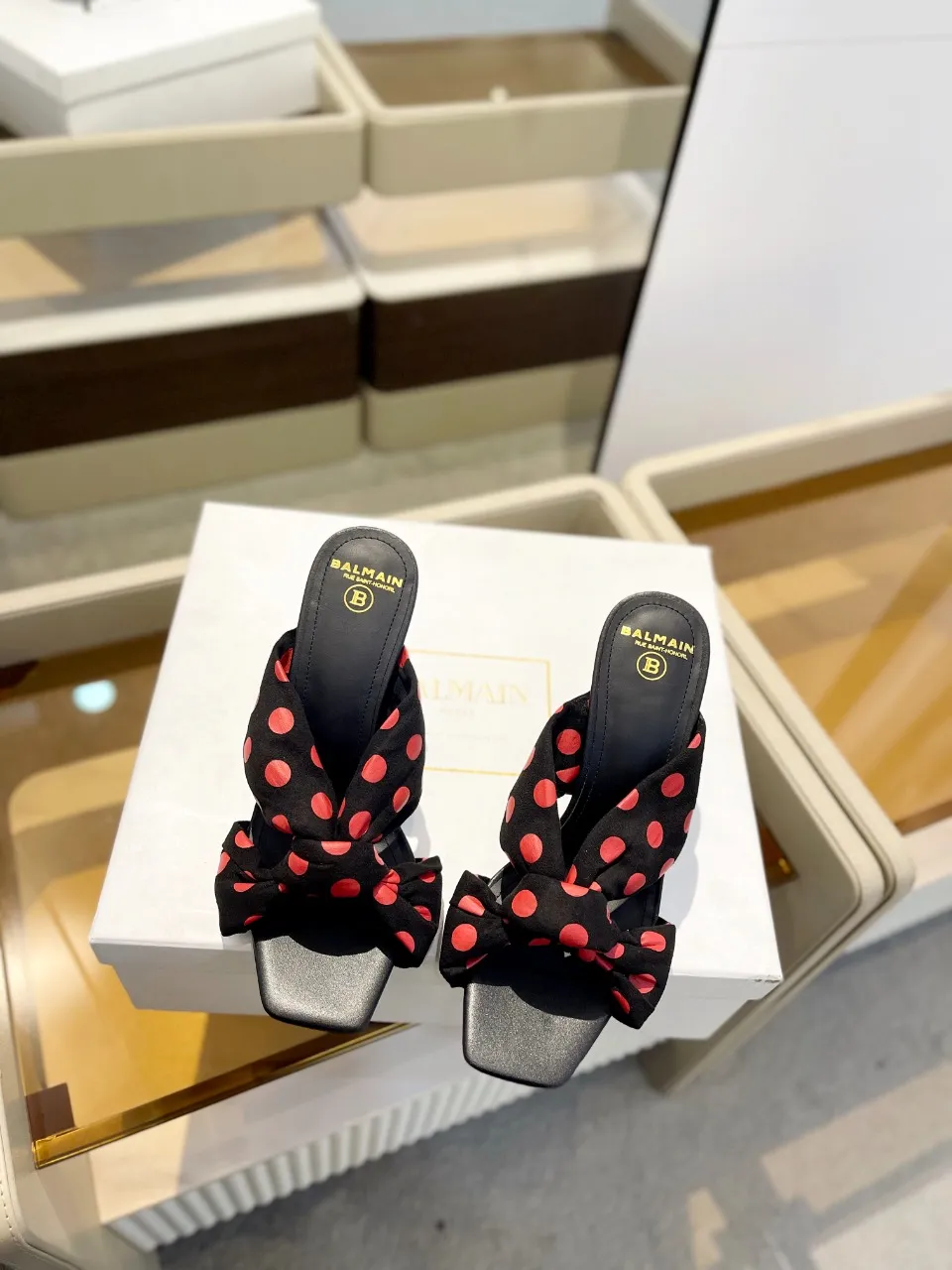 Balmain 2024春夏ポルカドットハイヒールのスリッパブラック - 画像 (4)