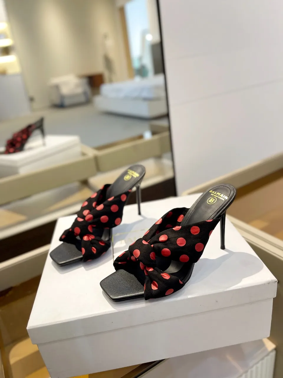 Balmain 2024春夏ポルカドットハイヒールのスリッパブラック - 画像 (5)