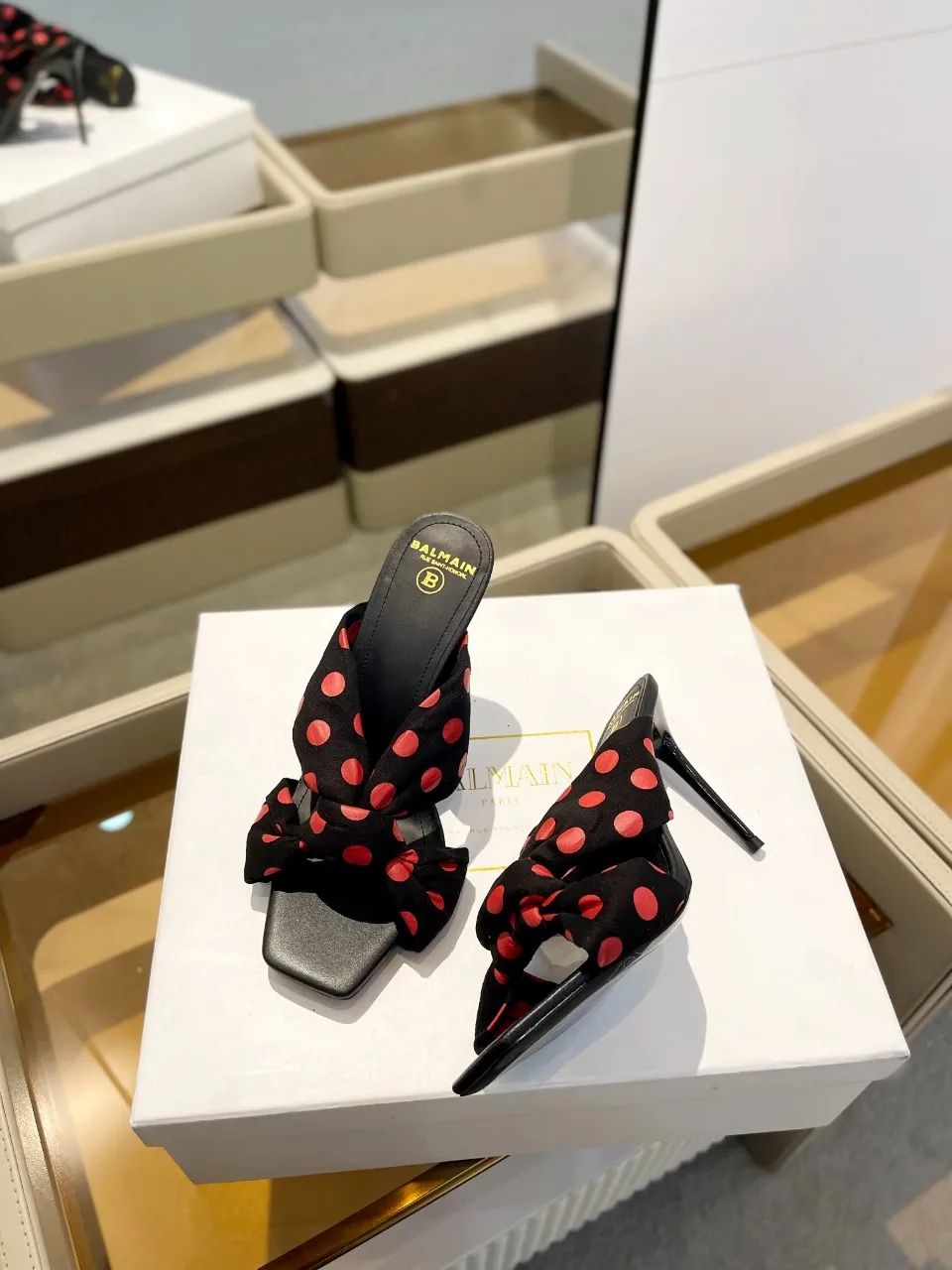 Balmain 2024春夏ポルカドットハイヒールのスリッパブラック - 画像 (7)