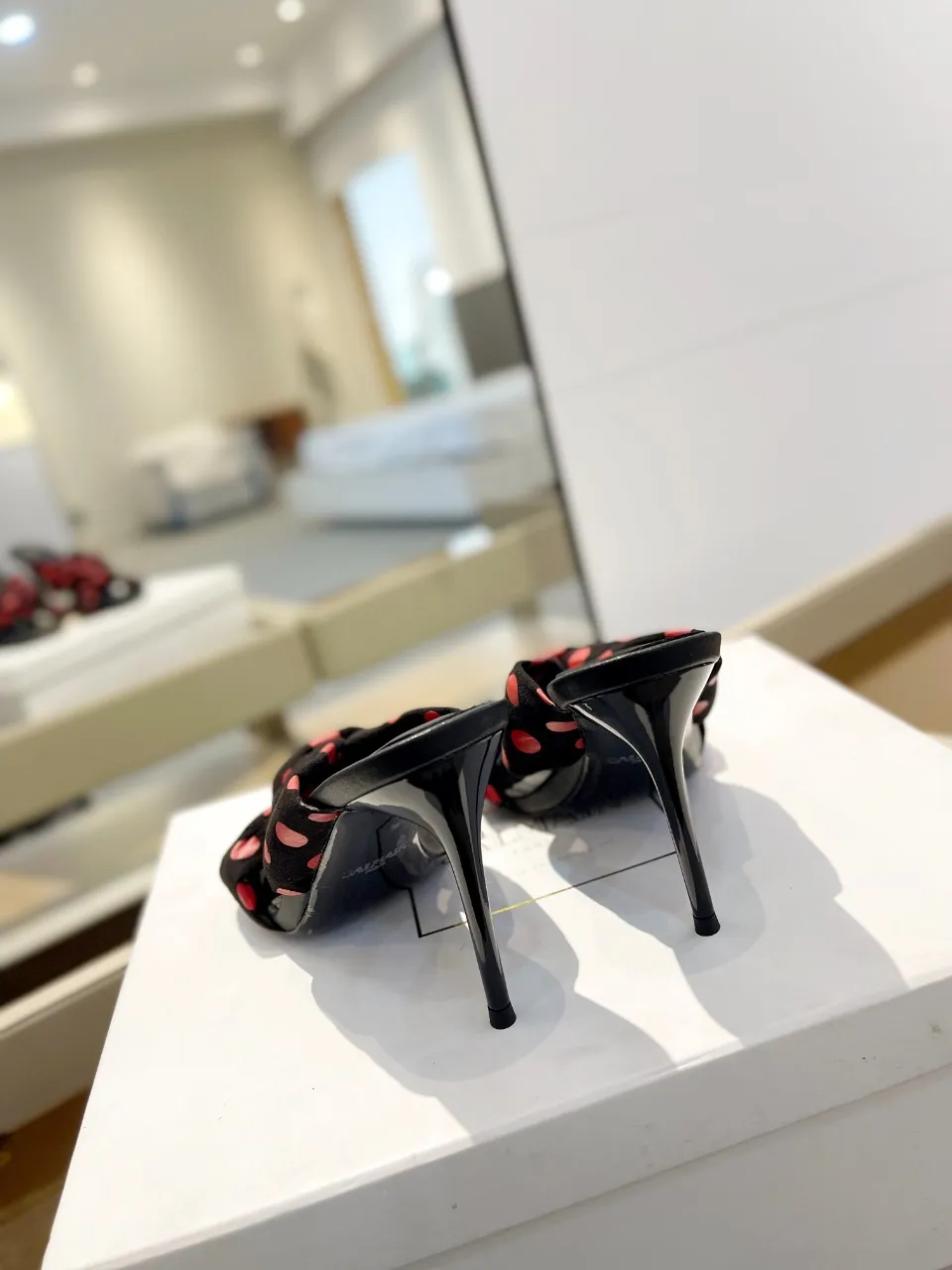 Balmain 2024春夏ポルカドットハイヒールのスリッパブラック - 画像 (8)