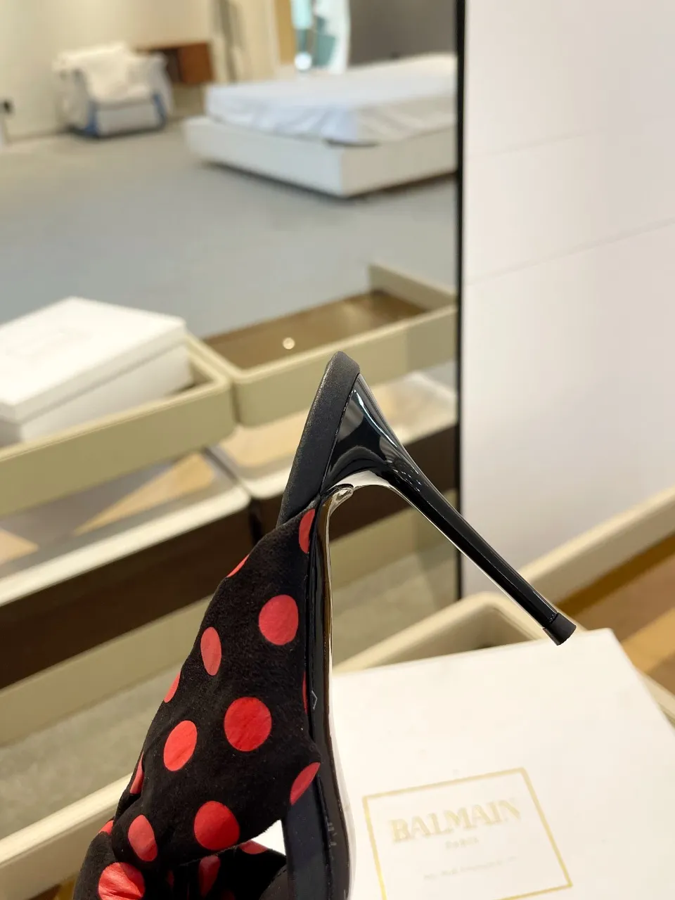 Balmain 2024春夏ポルカドットハイヒールのスリッパブラック - 画像 (9)