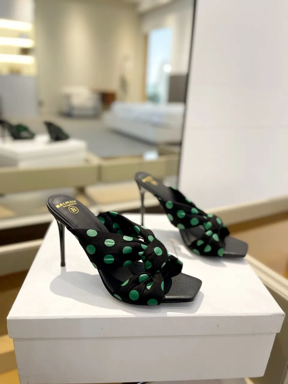 Balmain 2024春夏ポルカドットハイヒールのスリッパ黒緑 - 画像 (3)