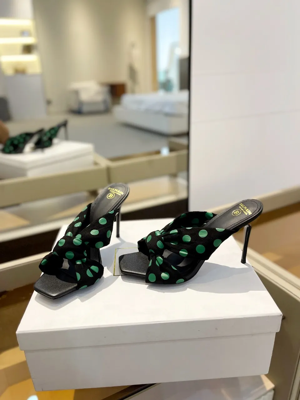 Balmain 2024春夏ポルカドットハイヒールのスリッパ黒緑 - 画像 (6)