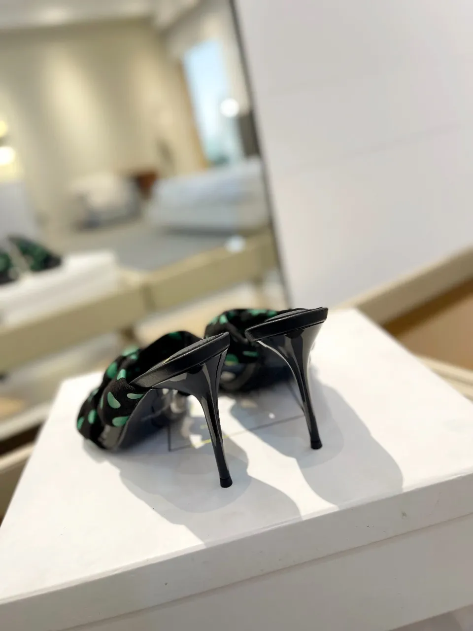 Balmain 2024春夏ポルカドットハイヒールのスリッパ黒緑 - 画像 (8)