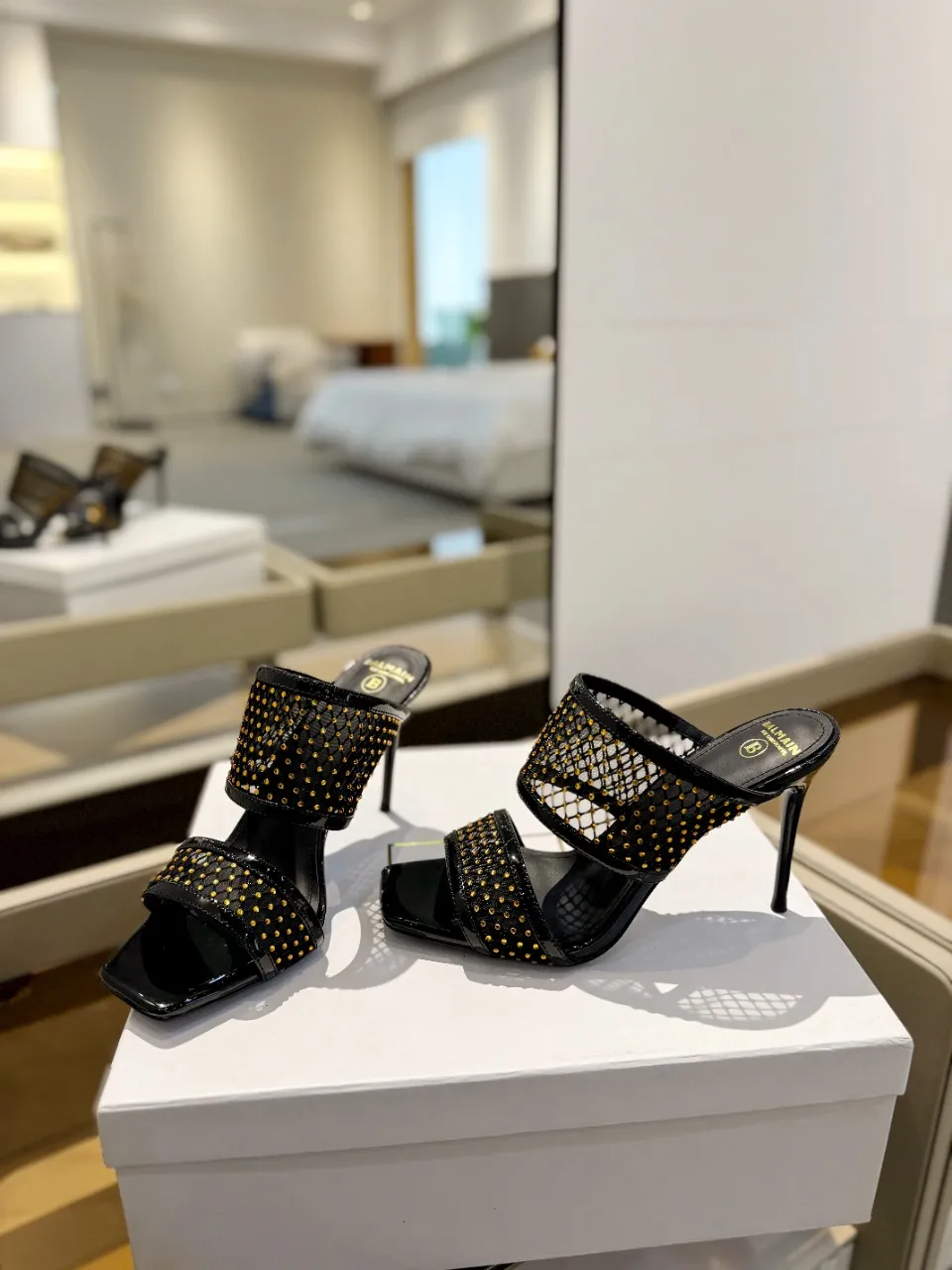 Balmain 2024春夏ブラッククリスタルハイヒールのスリッパ - 画像 (7)