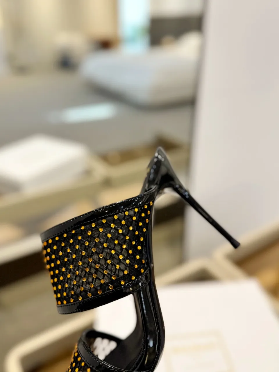 Balmain 2024春夏ブラッククリスタルハイヒールのスリッパ - 画像 (8)