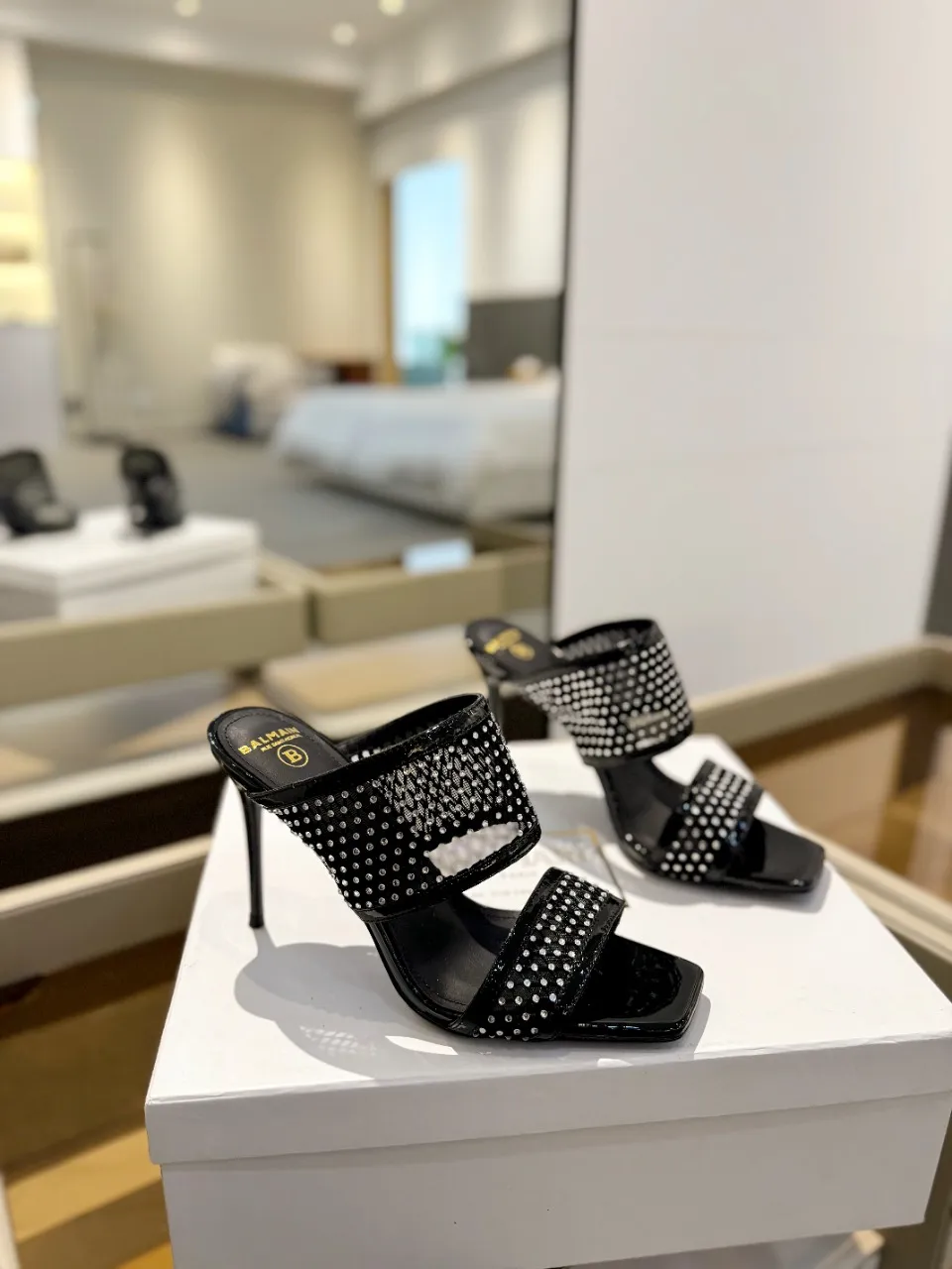 ピエールバルマン ブラック クリスタルハイヒールスリッパ - 画像 (3)