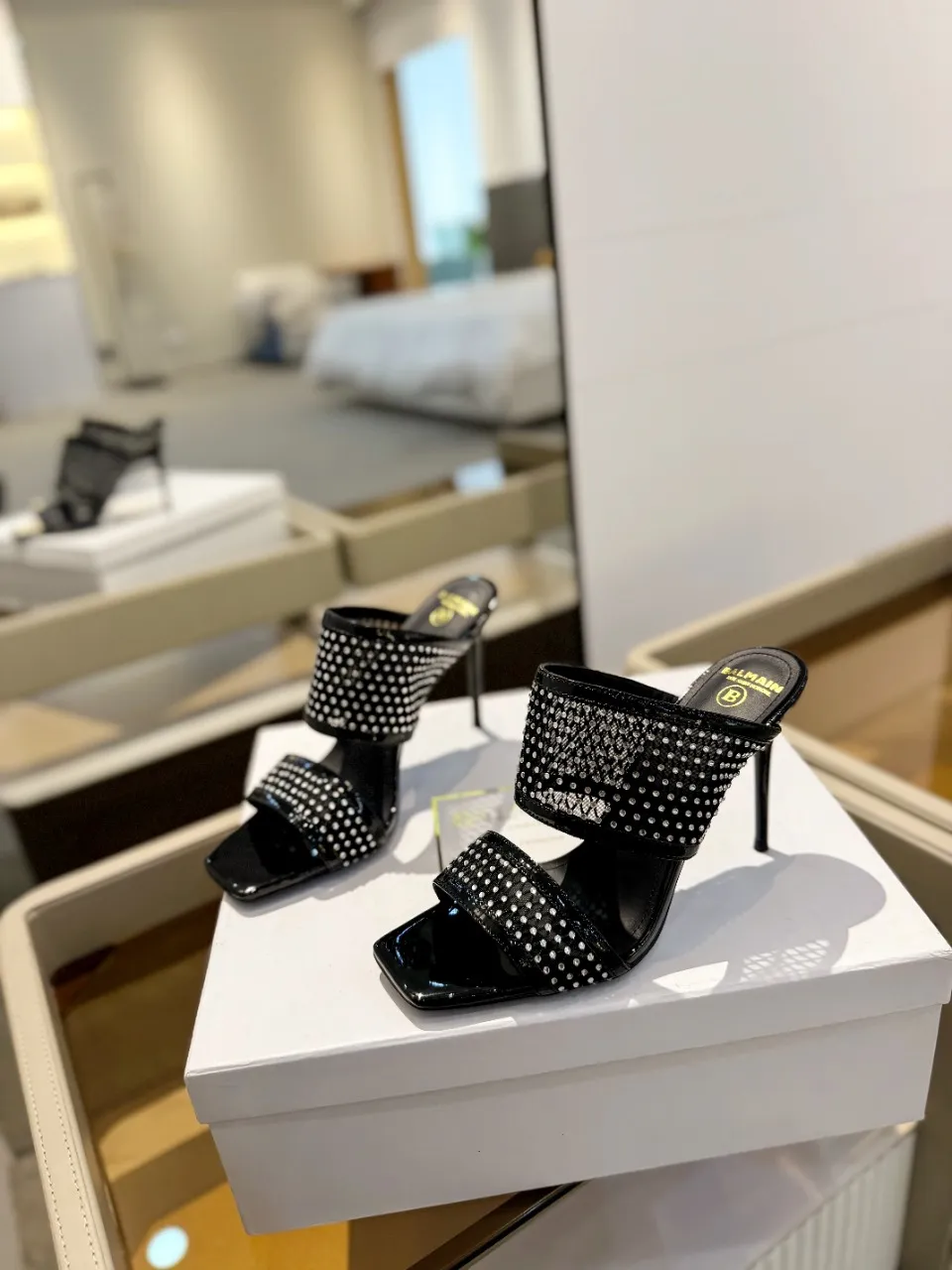 ピエールバルマン ブラック クリスタルハイヒールスリッパ - 画像 (7)