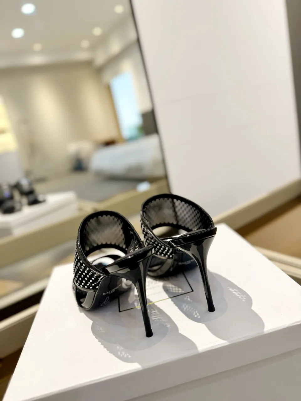 ピエールバルマン ブラック クリスタルハイヒールスリッパ - 画像 (8)