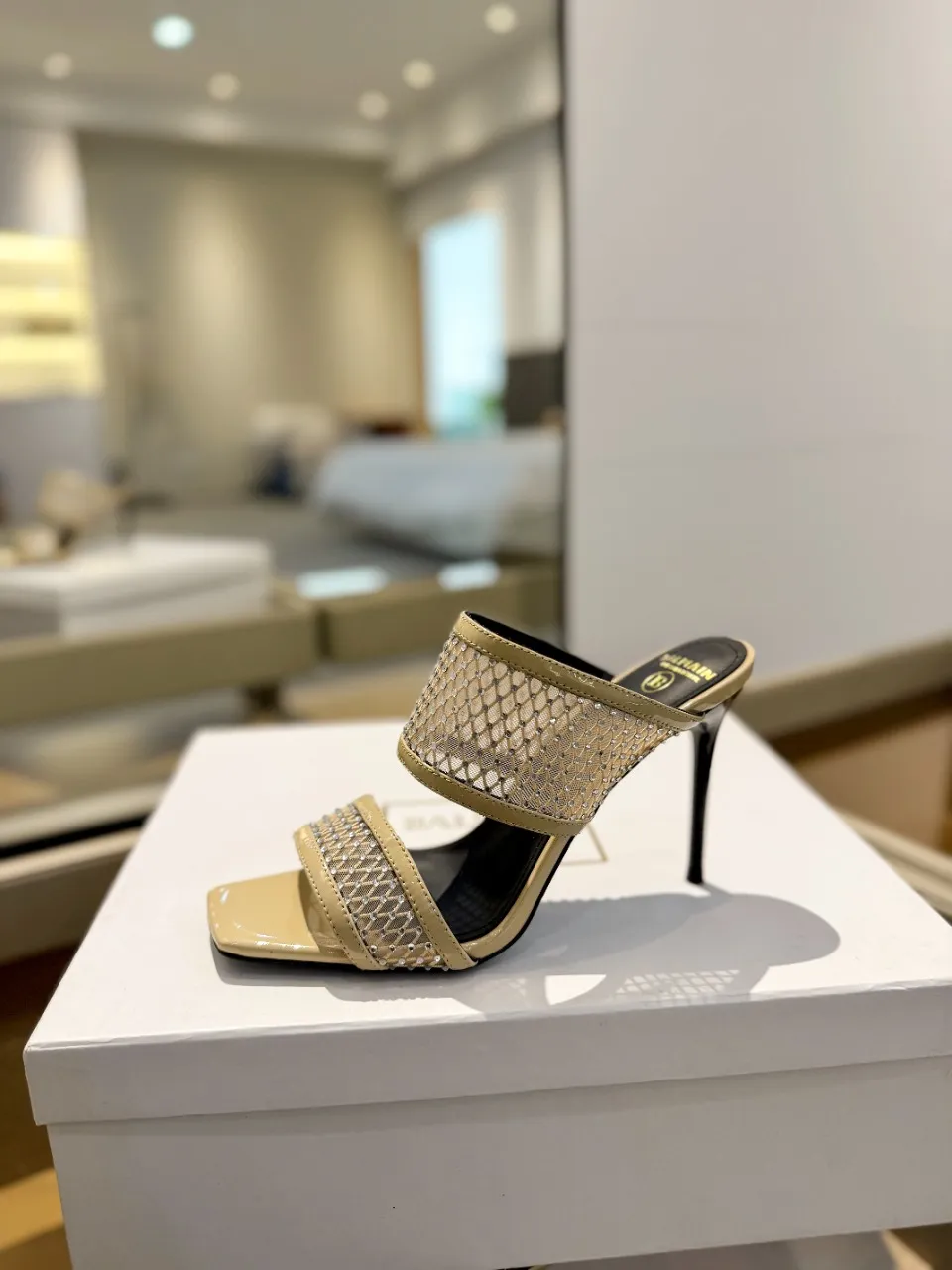 Balmain 2024春夏クリスタルハイヒールのスリッパベージュ