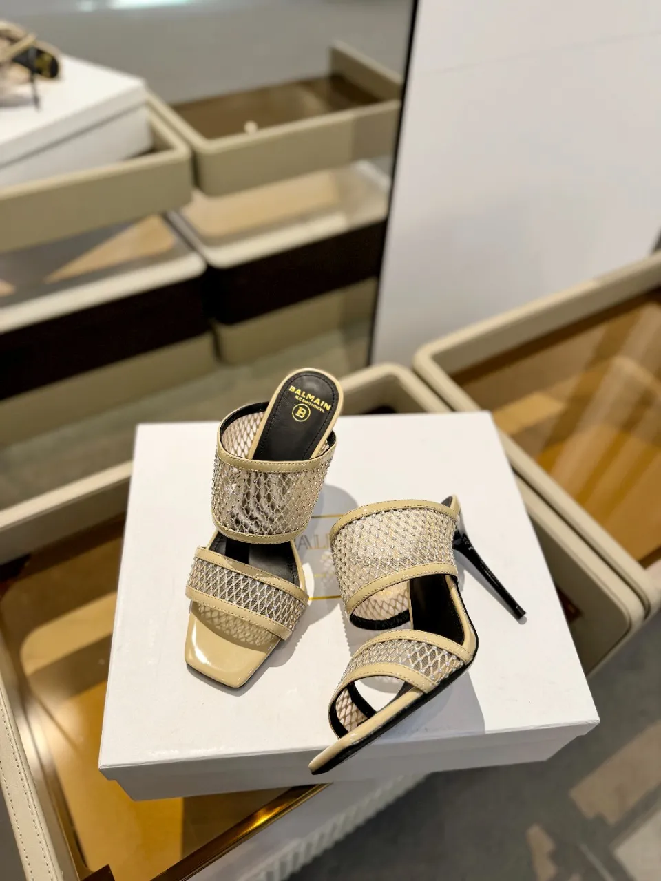 Balmain 2024春夏クリスタルハイヒールのスリッパベージュ - 画像 (4)