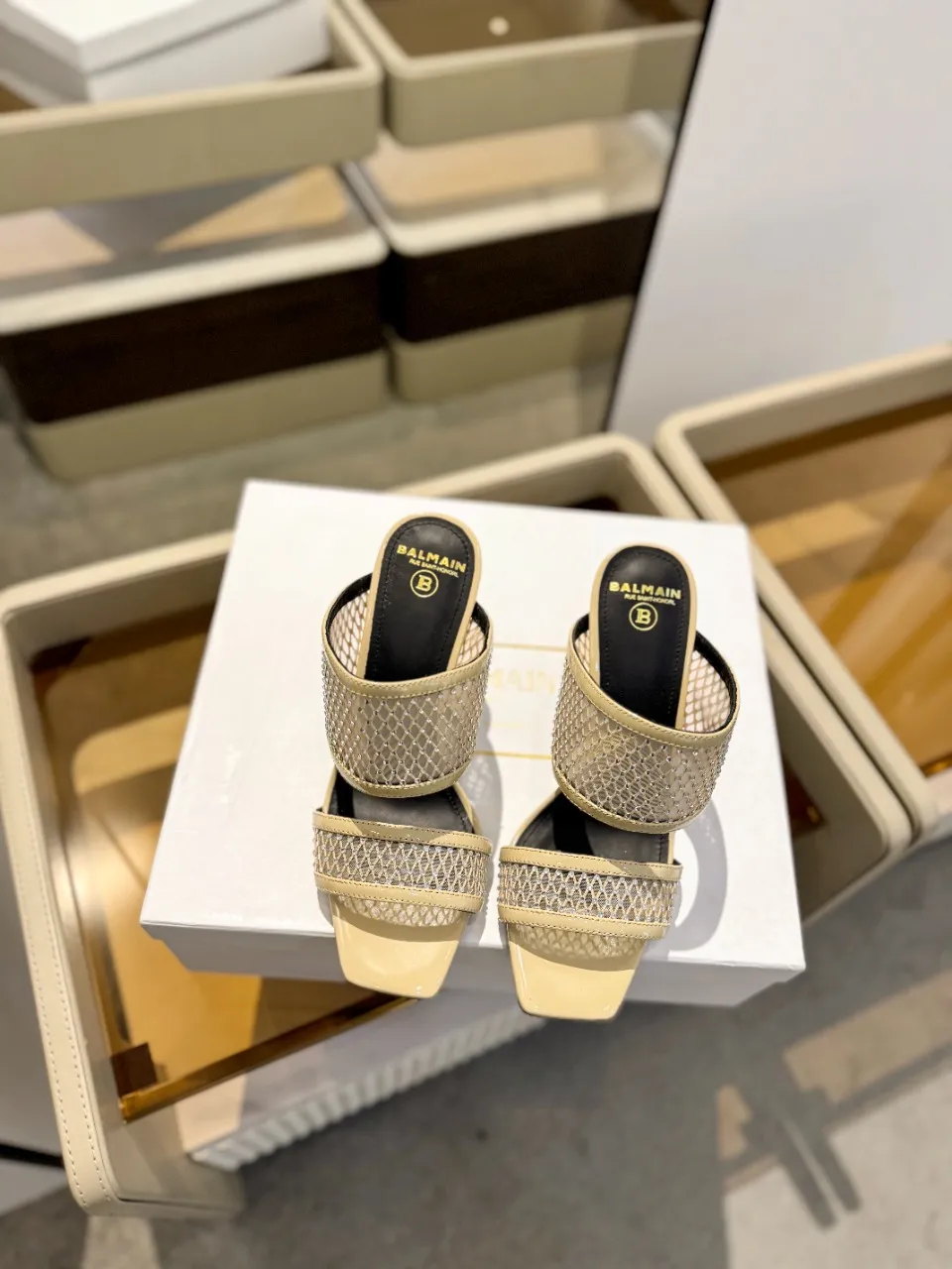 Balmain 2024春夏クリスタルハイヒールのスリッパベージュ - 画像 (5)