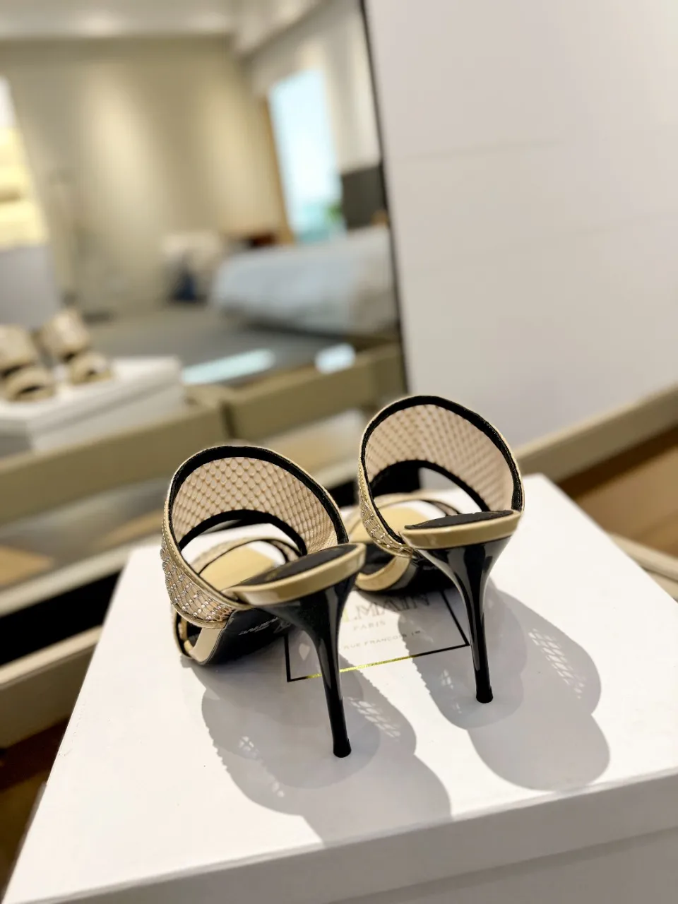 Balmain 2024春夏クリスタルハイヒールのスリッパベージュ - 画像 (9)