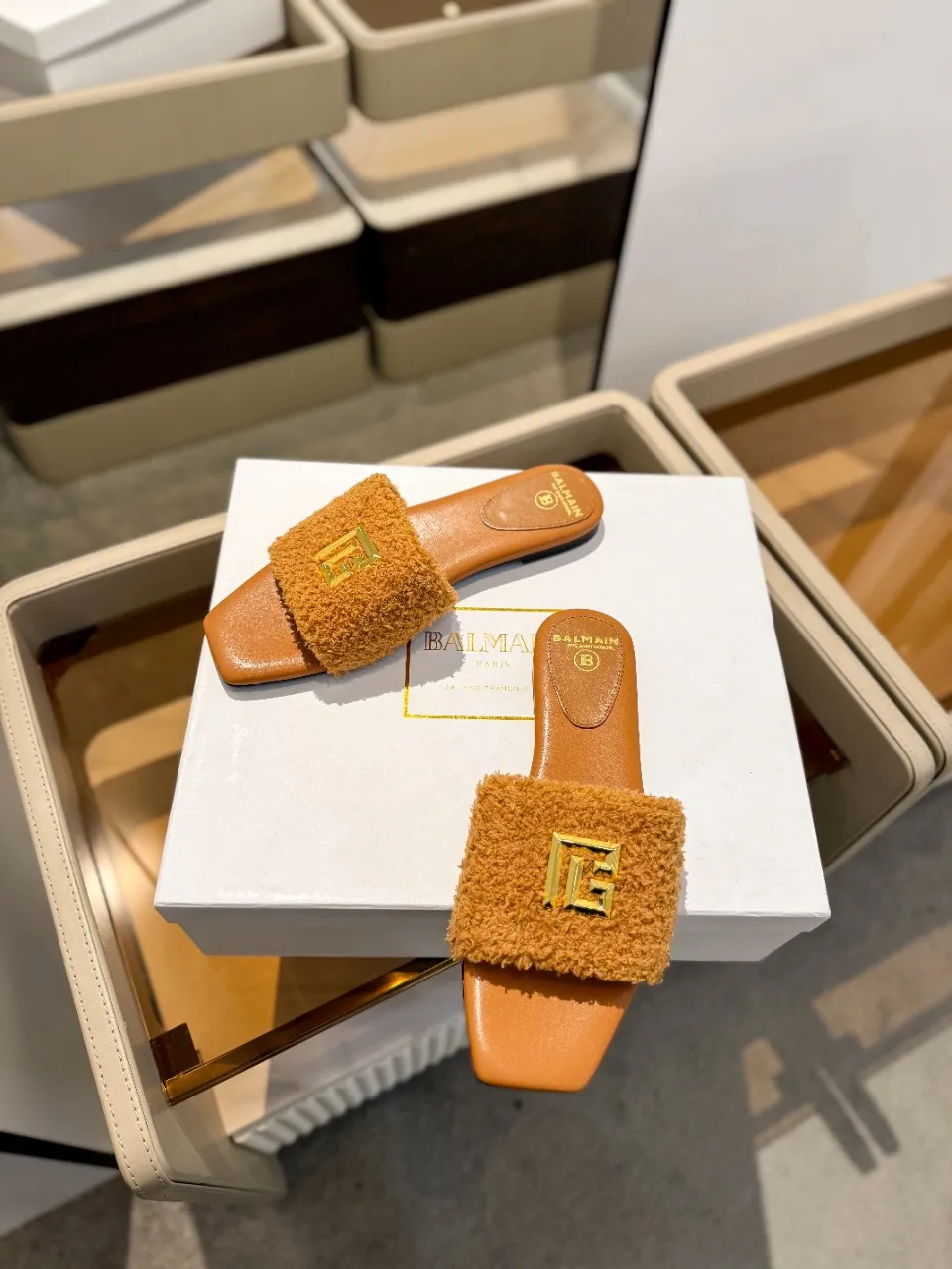 Balmain 2024春夏ビーチサンダル 茶色 ファッション - 画像 (4)