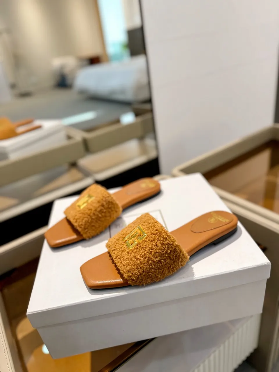 Balmain 2024春夏ビーチサンダル 茶色 ファッション - 画像 (5)