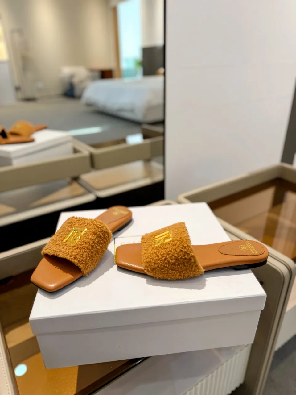 Balmain 2024春夏ビーチサンダル 茶色 ファッション - 画像 (6)