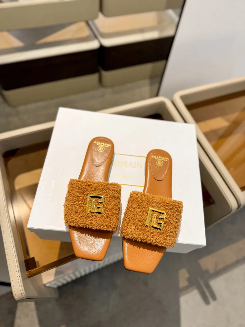 Balmain 2024春夏ビーチサンダル 茶色 ファッション - 画像 (7)