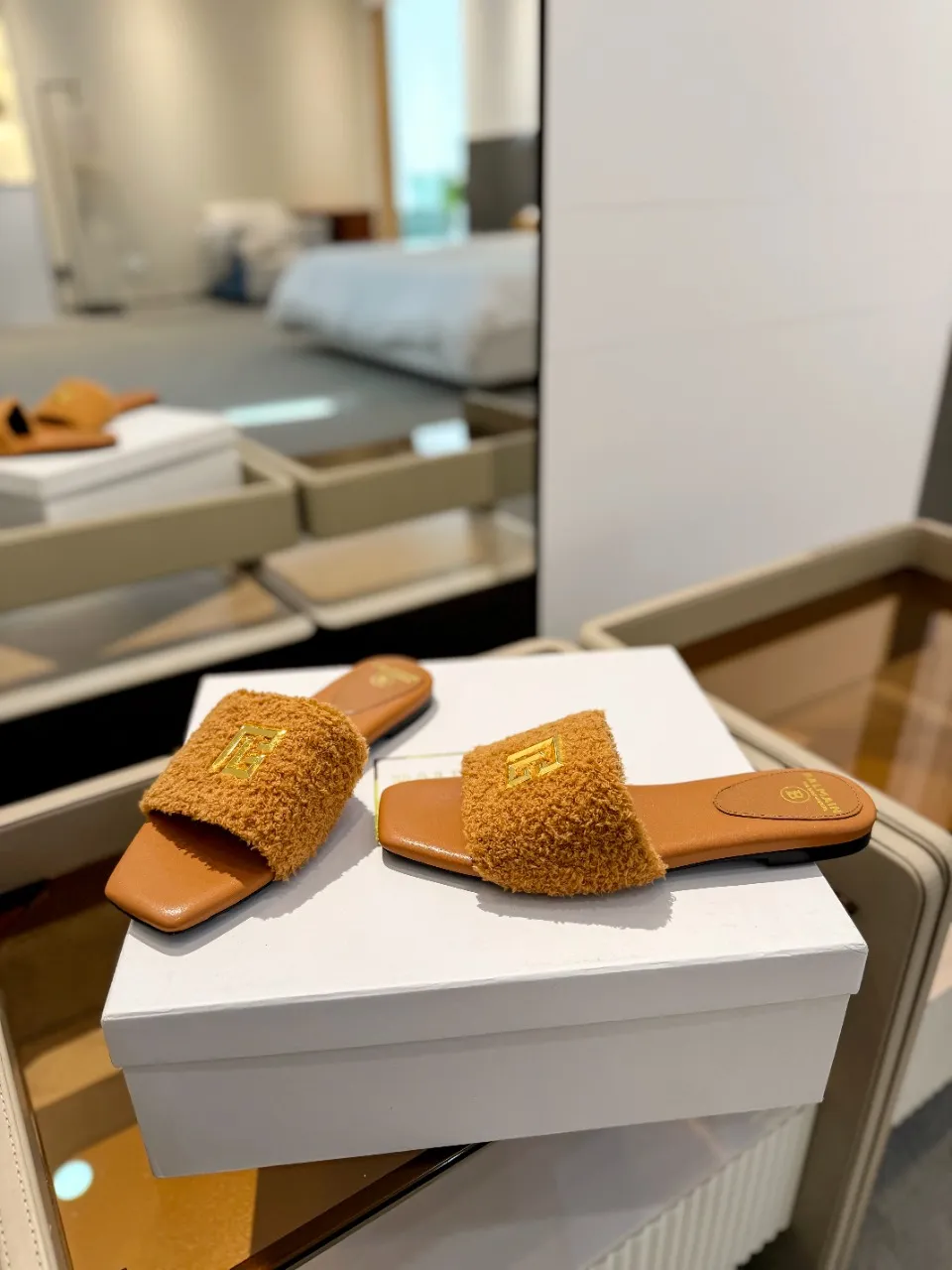 Balmain 2024春夏ビーチサンダル 茶色 ファッション - 画像 (9)