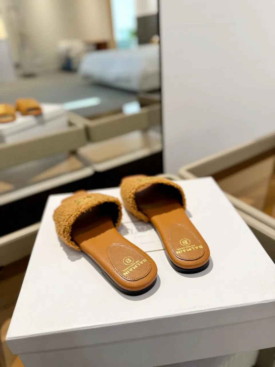 Balmain 2024春夏ビーチサンダル 茶色 ファッション - 画像 (10)