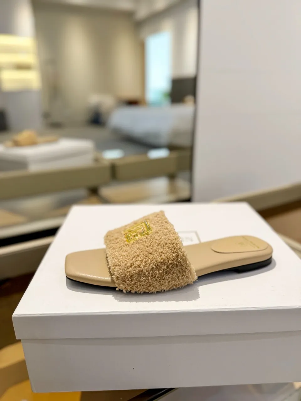 Balmain 2024春夏ベージュビーチサンダル