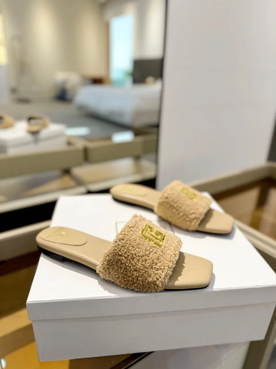 Balmain 2024春夏ベージュビーチサンダル - 画像 (3)