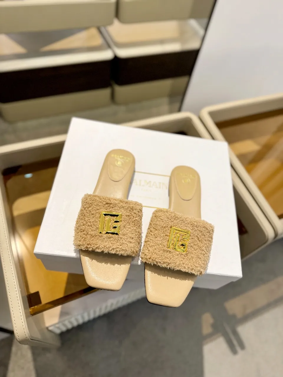 Balmain 2024春夏ベージュビーチサンダル - 画像 (5)