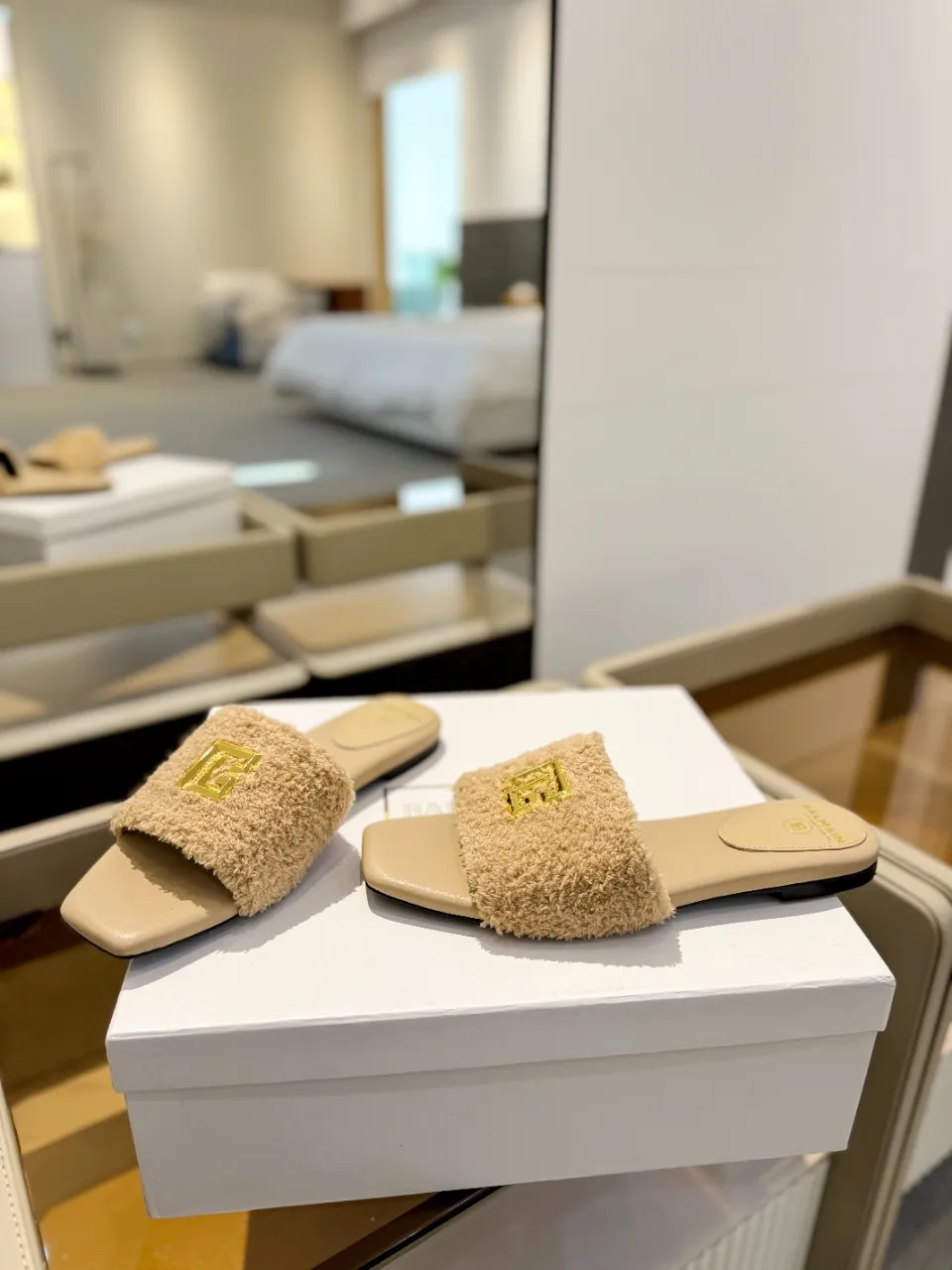 Balmain 2024春夏ベージュビーチサンダル - 画像 (6)