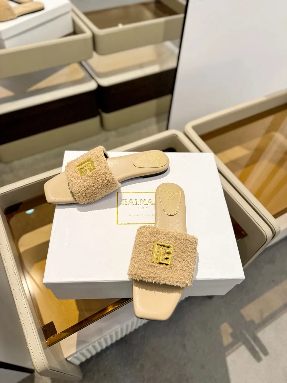 Balmain 2024春夏ベージュビーチサンダル - 画像 (7)