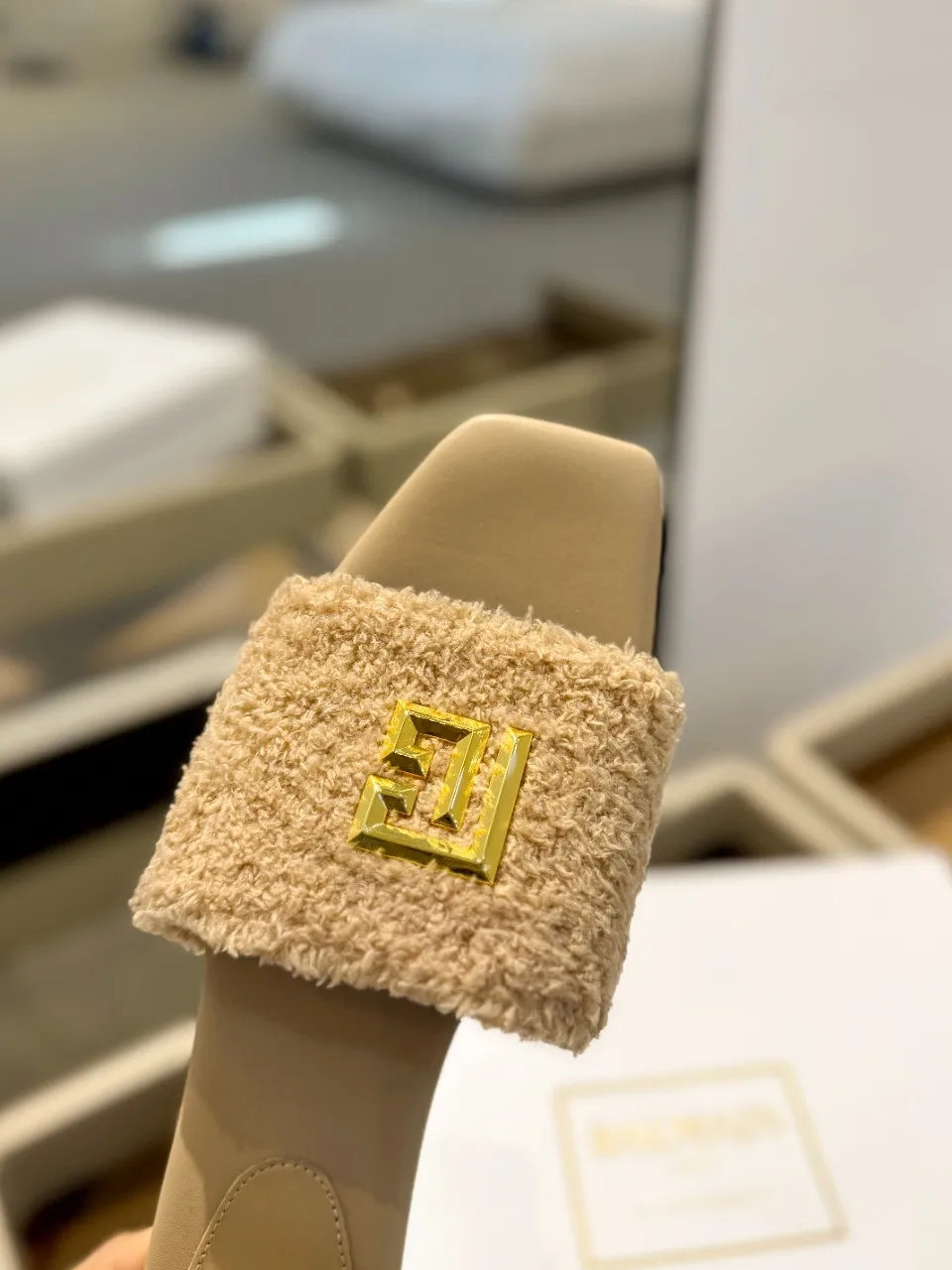 Balmain 2024春夏ベージュビーチサンダル - 画像 (10)