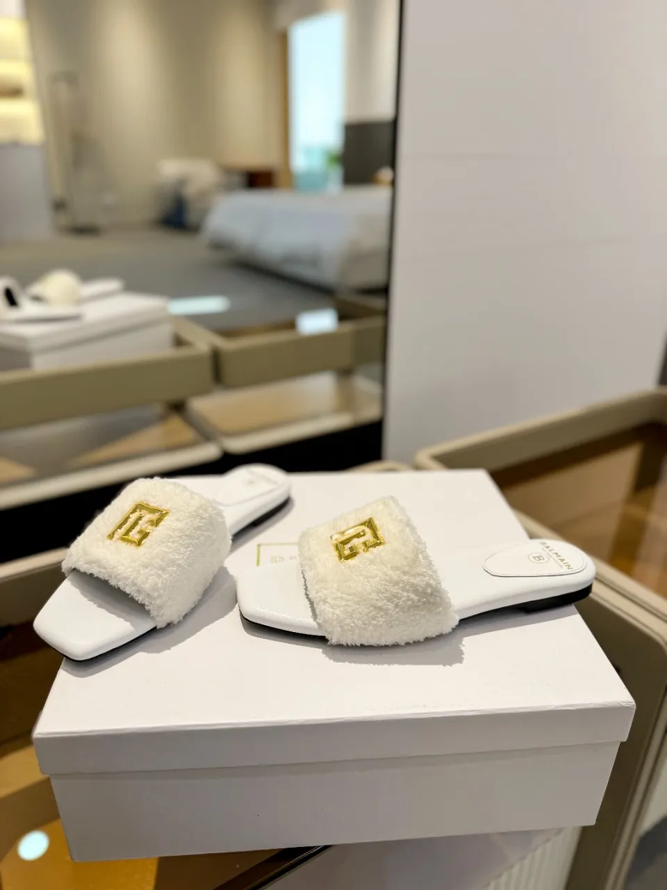 Balmain ホワイトファッションフラットビーチサンダル - 画像 (5)