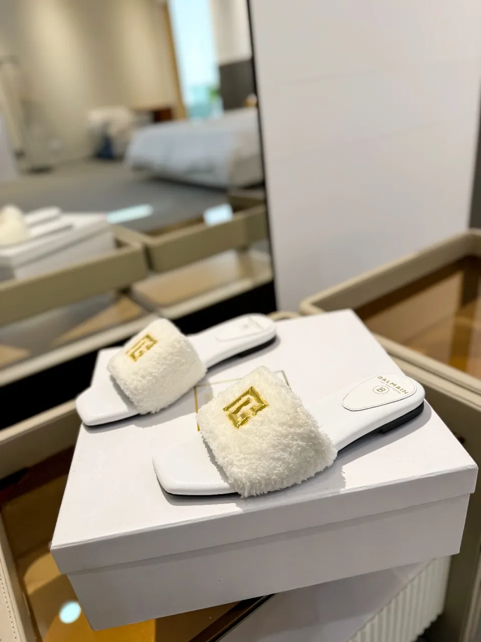 Balmain ホワイトファッションフラットビーチサンダル - 画像 (6)