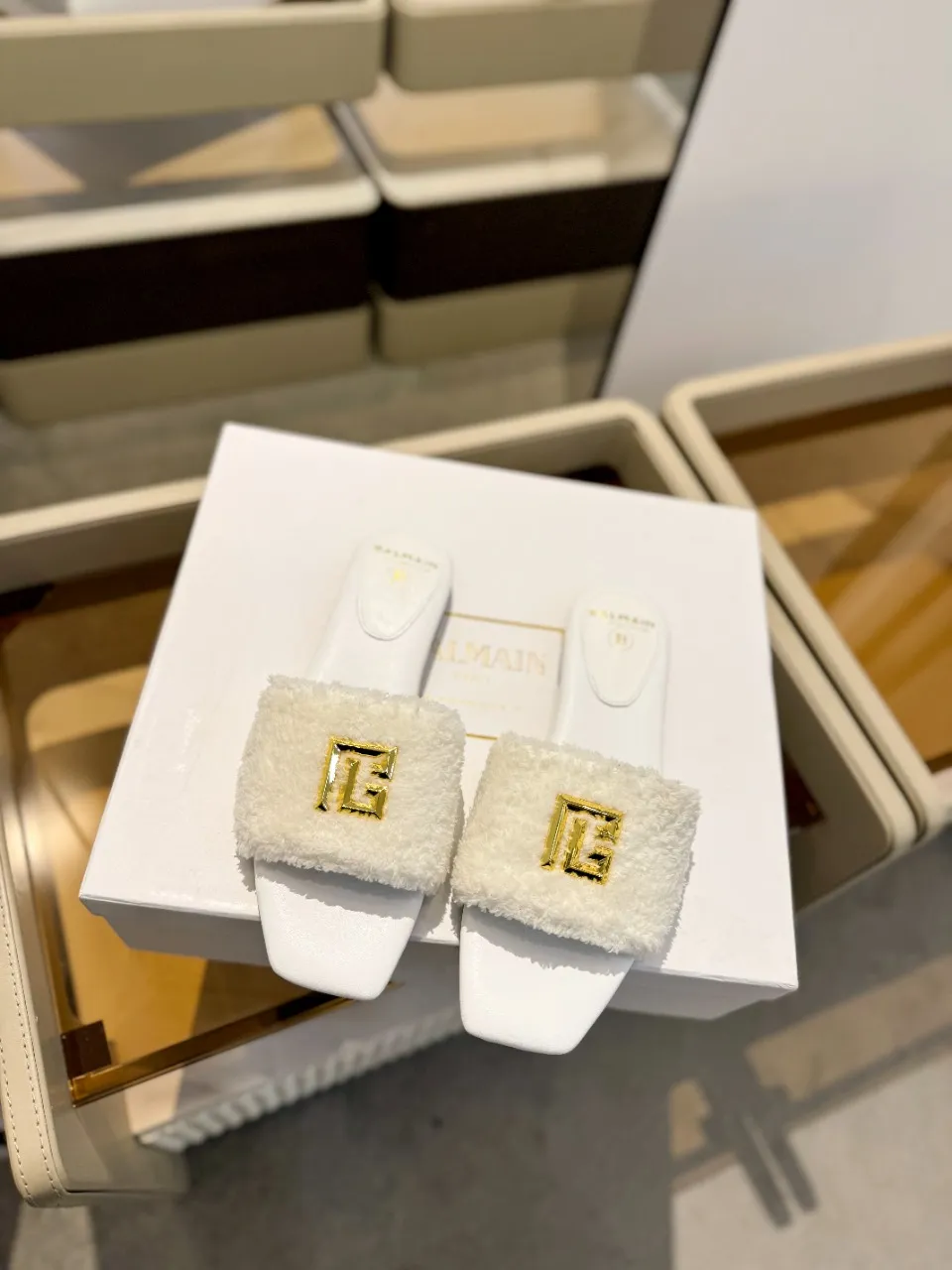 Balmain ホワイトファッションフラットビーチサンダル - 画像 (7)