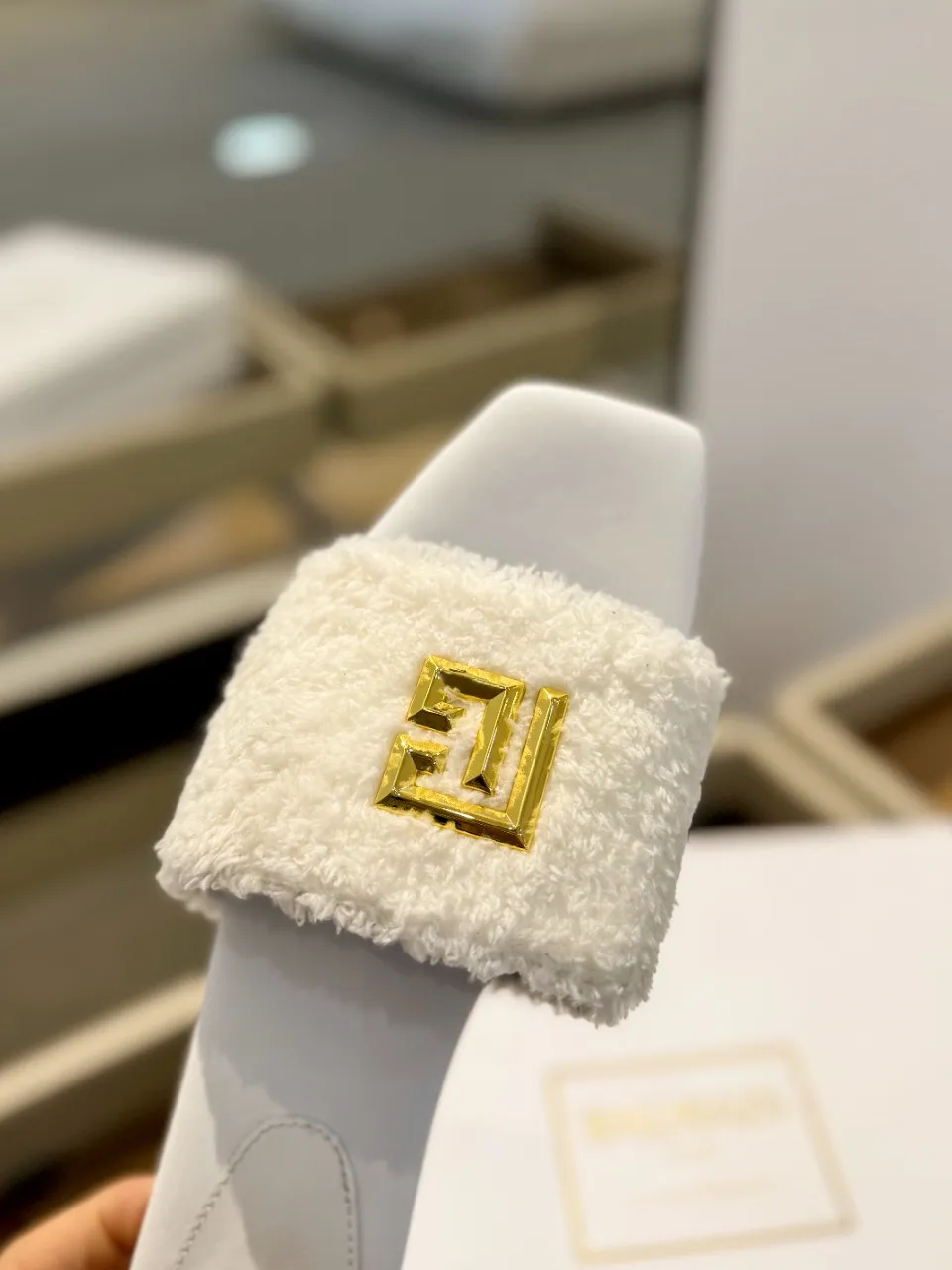 Balmain ホワイトファッションフラットビーチサンダル - 画像 (8)