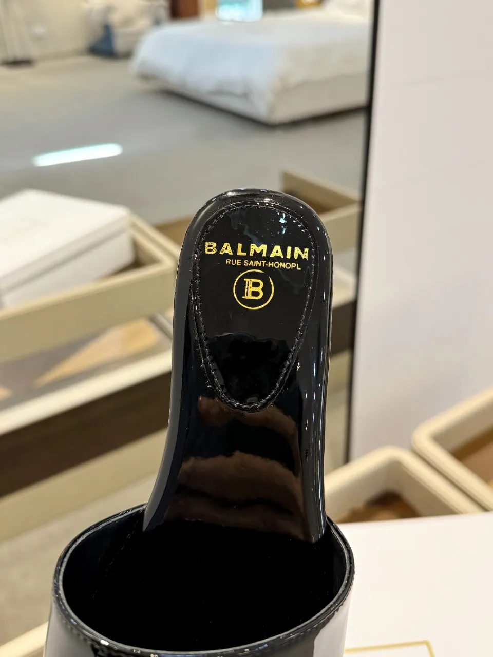 Balmain 2024春夏黒フラットビーチサンダル - 画像 (9)