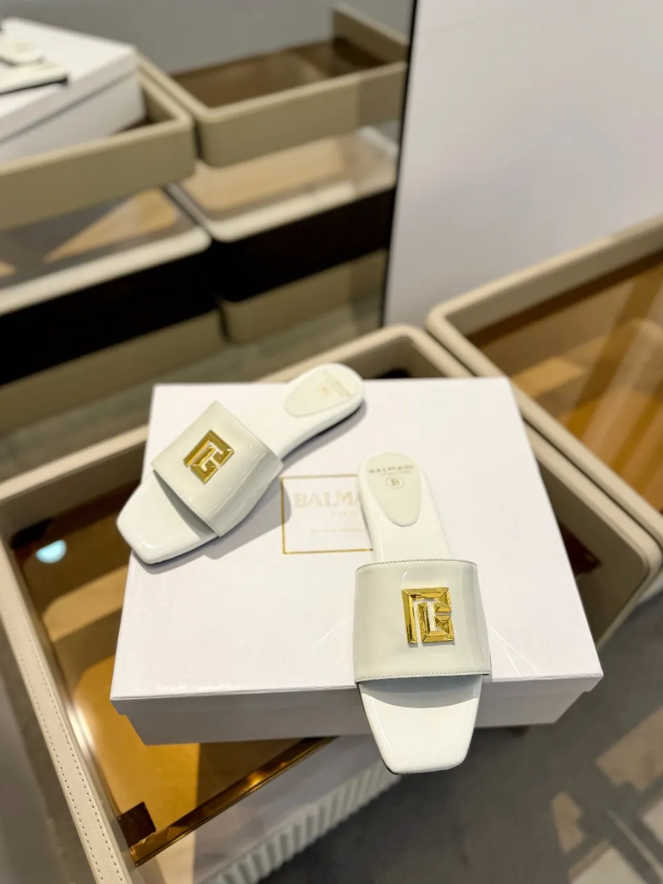 Balmain ホワイト ファッション ビーチサンダル 2024 - 画像 (4)
