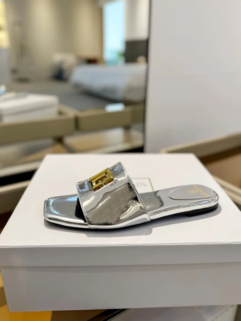 Balmain シルバー ファッションフラットスリッパ