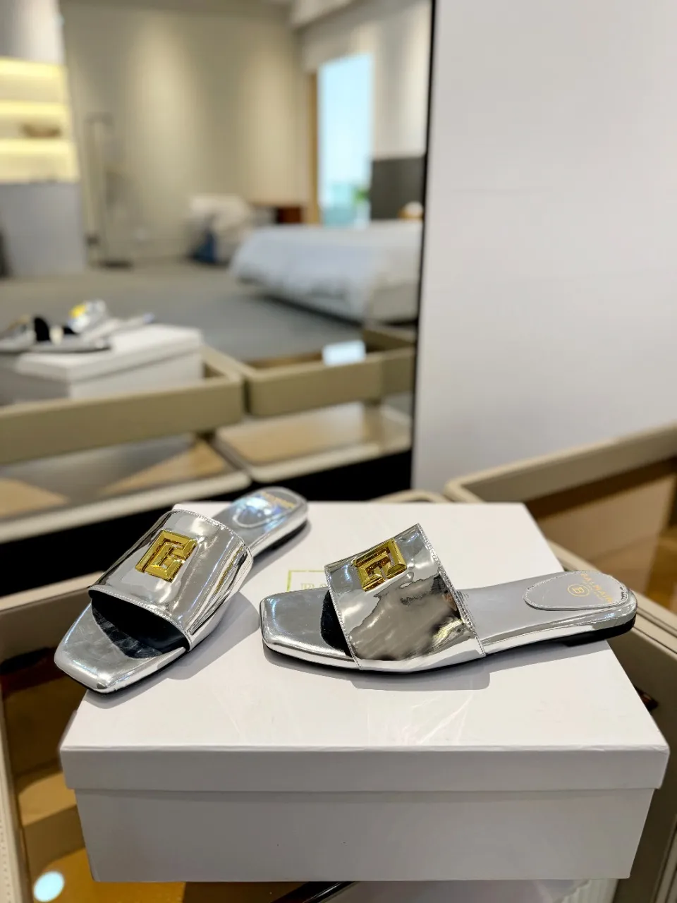 Balmain シルバー ファッションフラットスリッパ - 画像 (4)