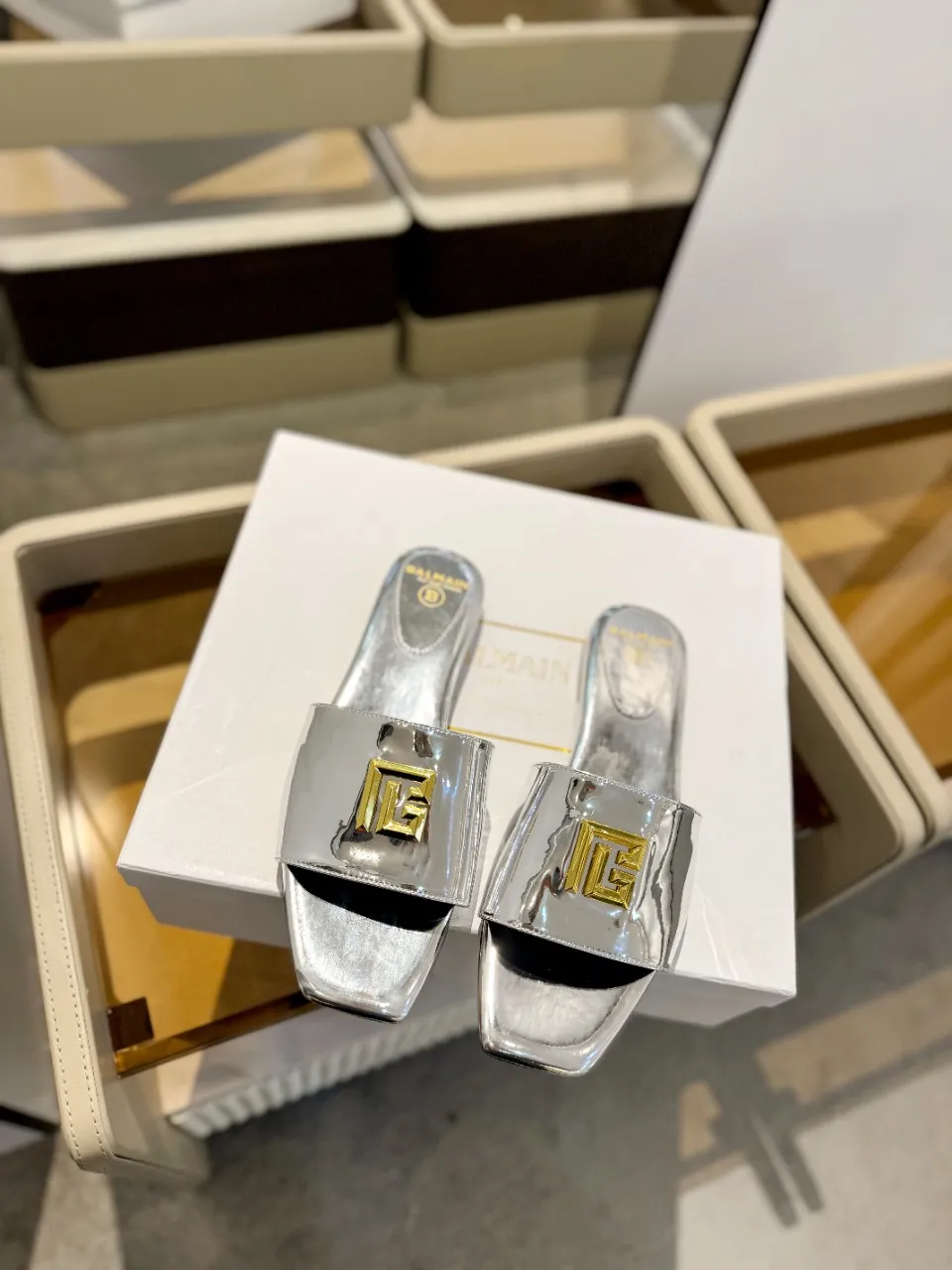 Balmain シルバー ファッションフラットスリッパ - 画像 (5)