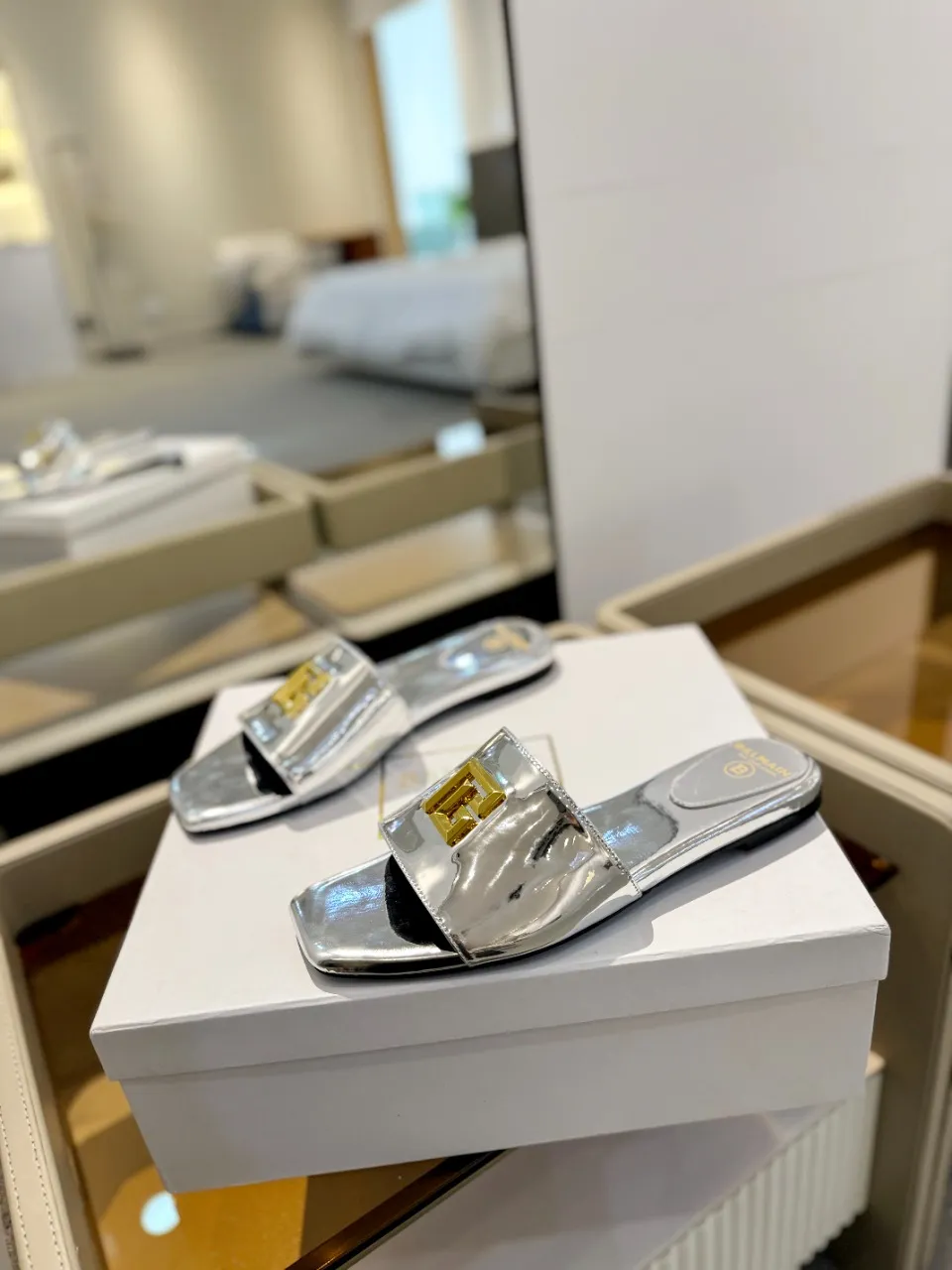 Balmain シルバー ファッションフラットスリッパ - 画像 (7)